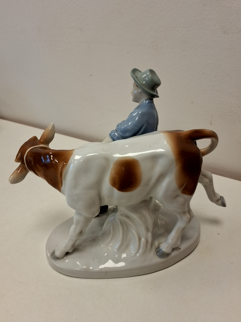 Porcelænsfigur Bonde med ko